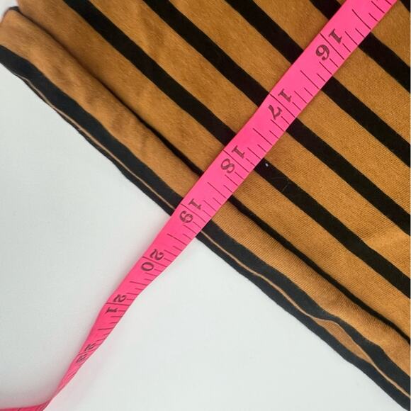 THE GREAT The Peak Tee Over Dyed Suntan Gondola - Picture 9 of 9